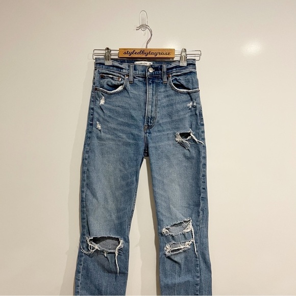 Abercrombie & Fitch Ultra High Rise Ankle Straight Jean - Picture 2 of 6